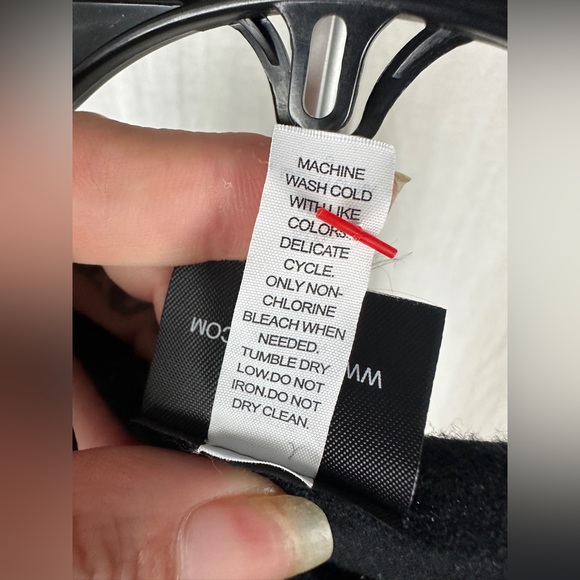 Felina Black Soft Scoop Neck Longsleeve Top Size Medium (8-10) NWT - Picture 11 of 13